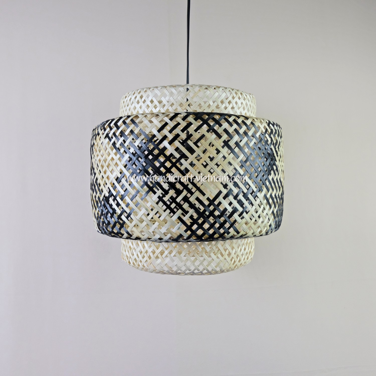 Chao đèn 3 tầng caro đen