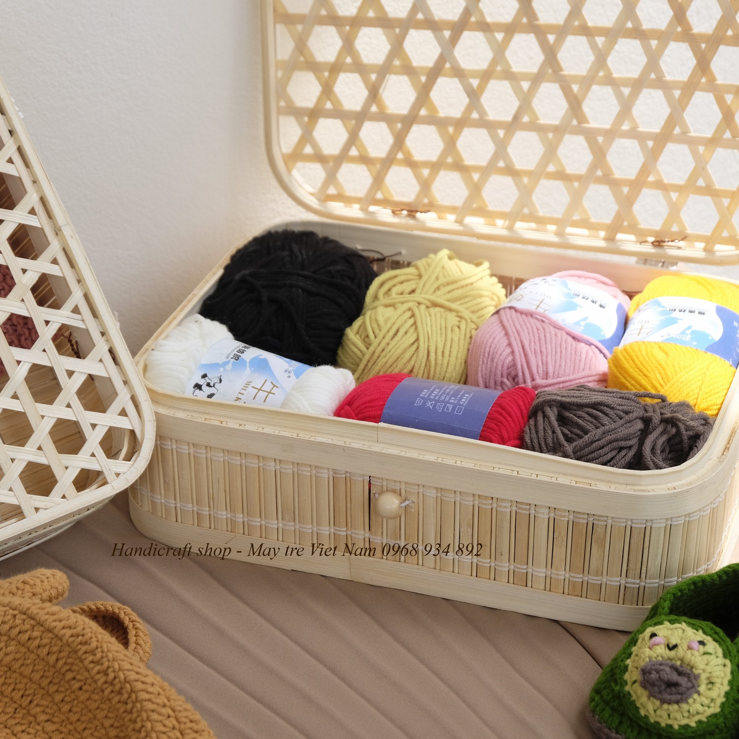 Hộp tre nắp mắt cáo