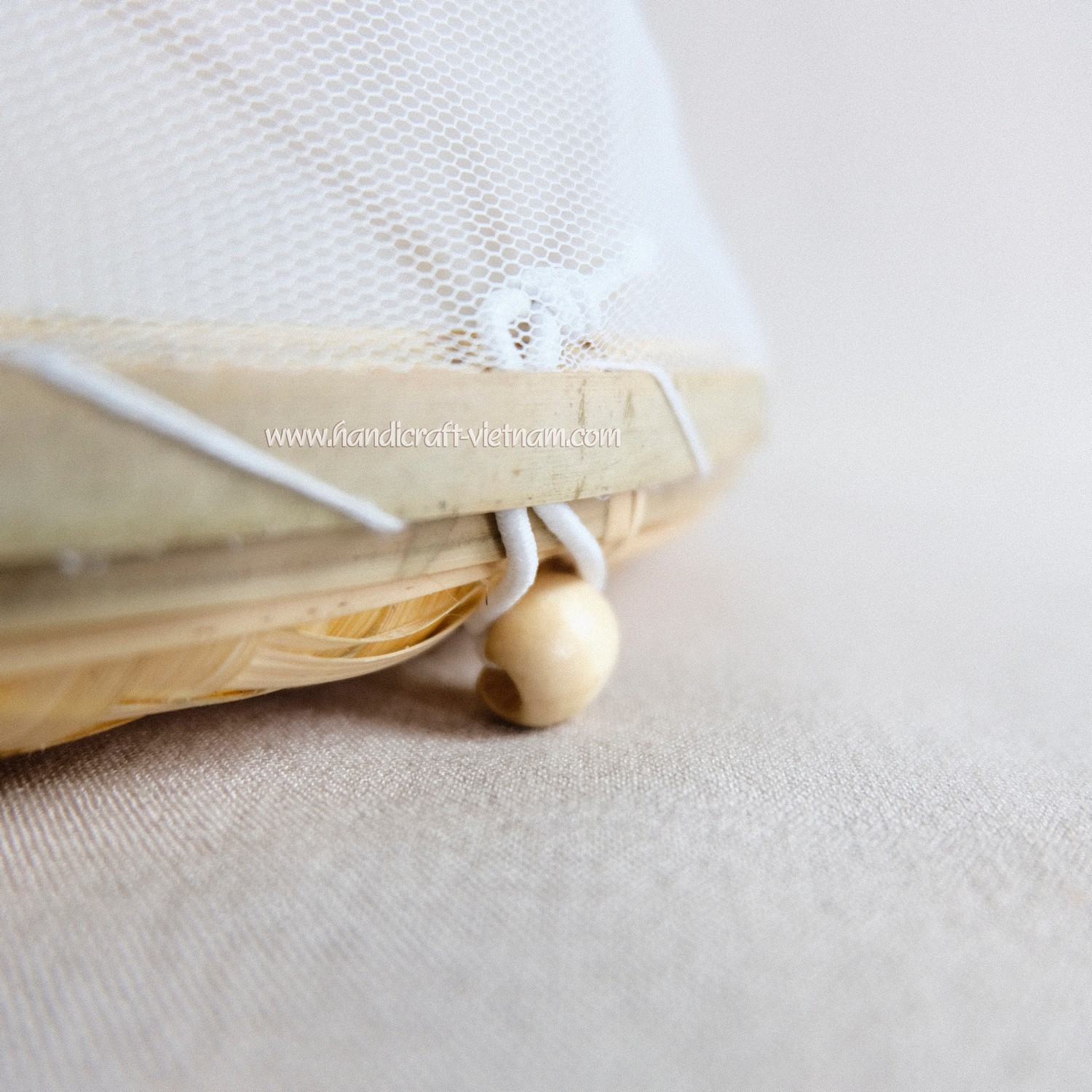 Lồng bàn có màn che tròn