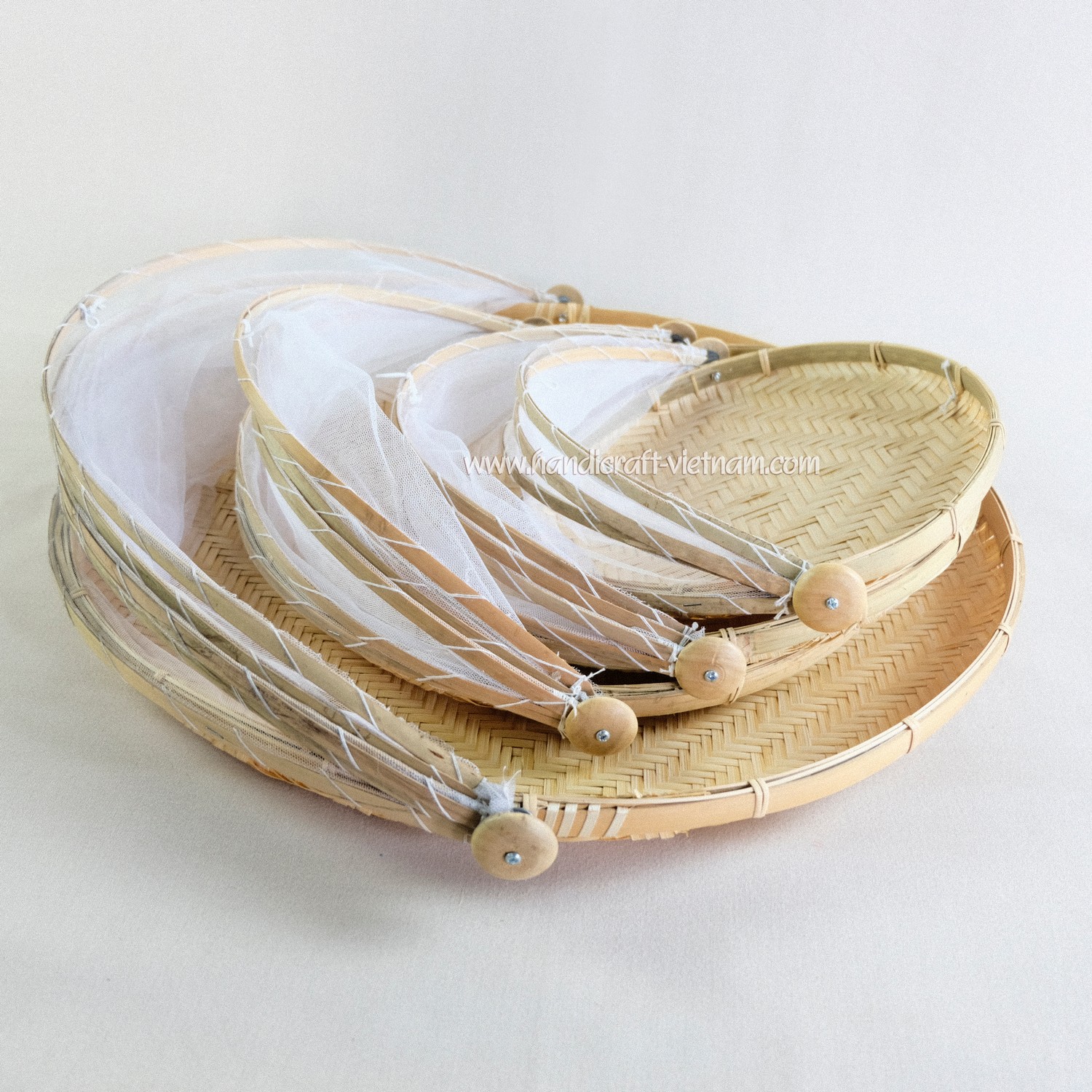 Lồng bàn có màn che tròn