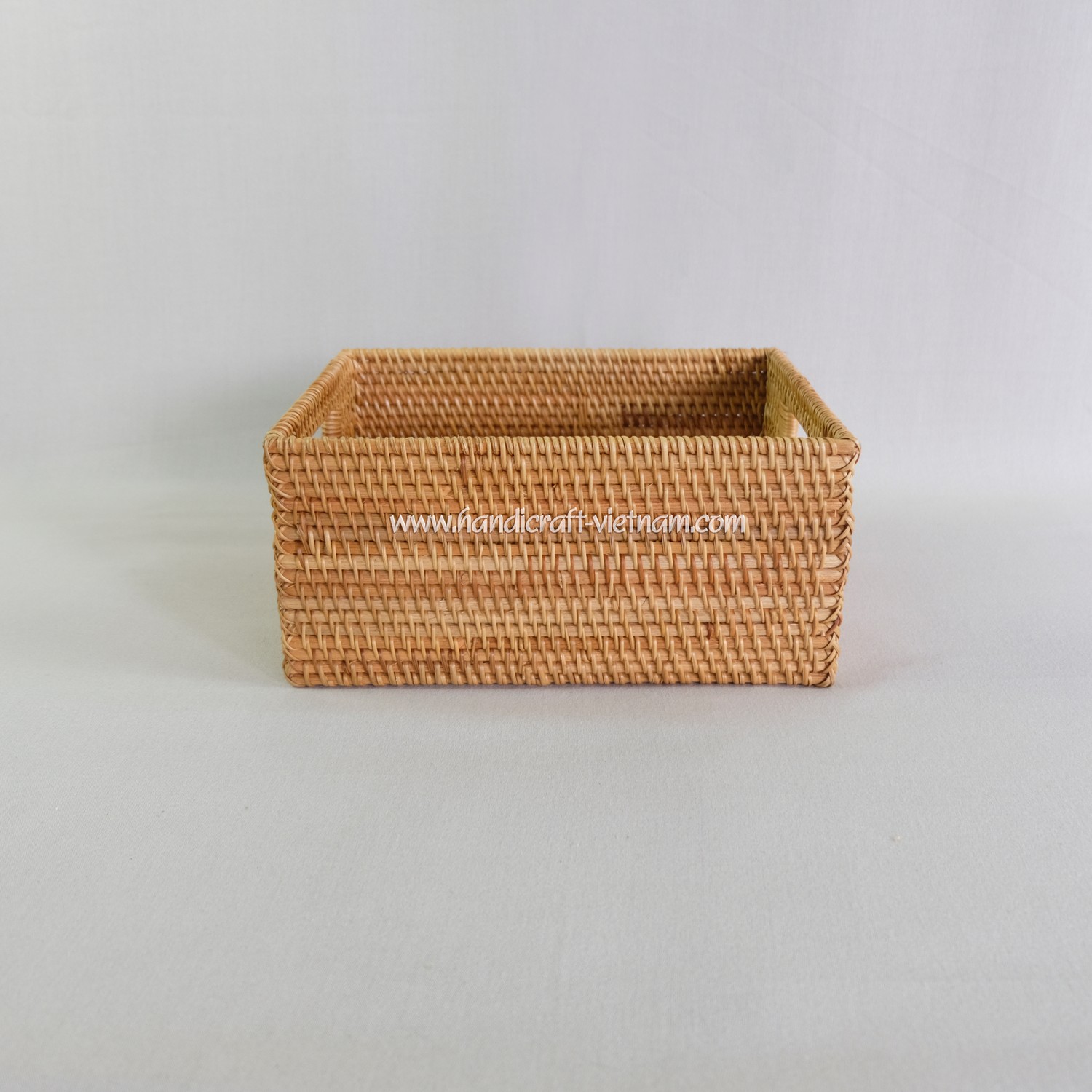 Khay đựng quần áo guột