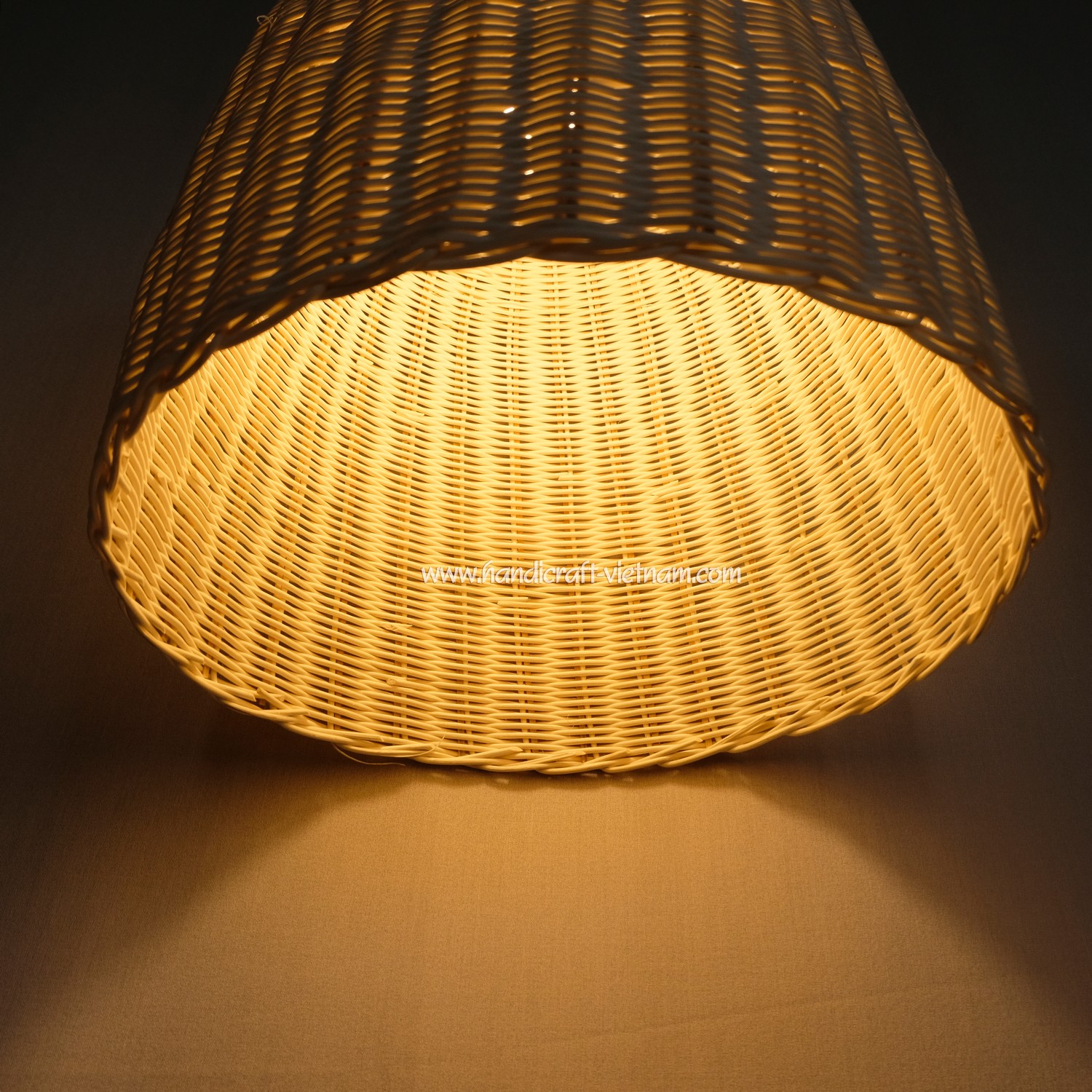 Chao đèn chuông mây