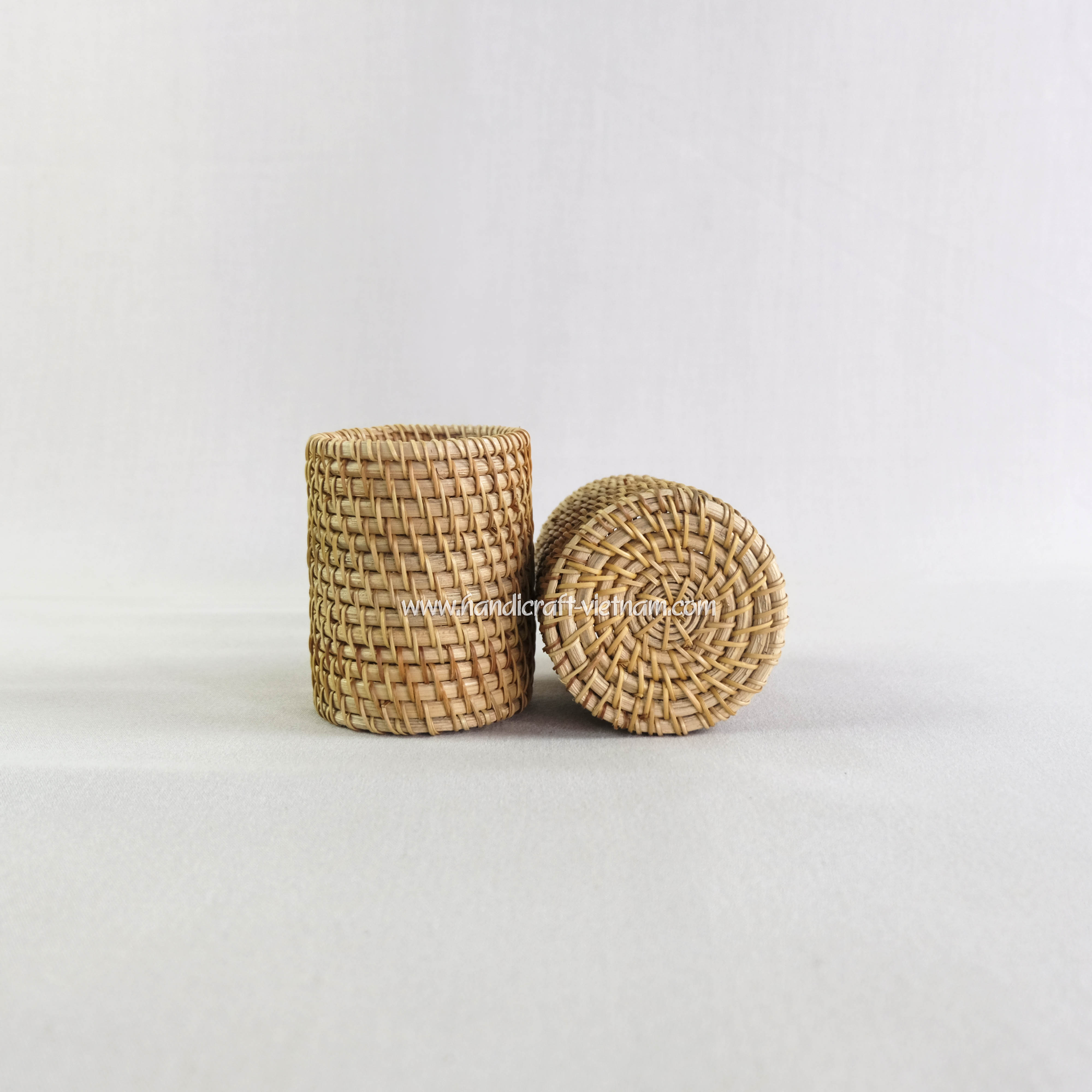 Cốc guột hình trụ tròn