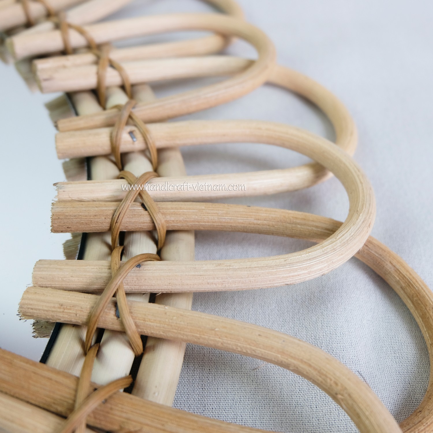 Gương mây trang trí hình hoa cúc