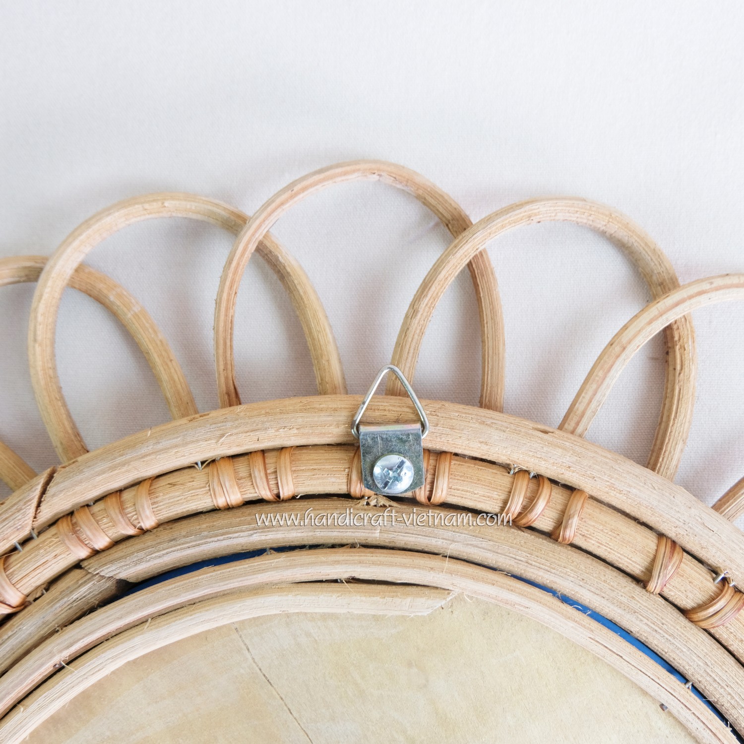 Gương mây trang trí hình hoa xuyến chi