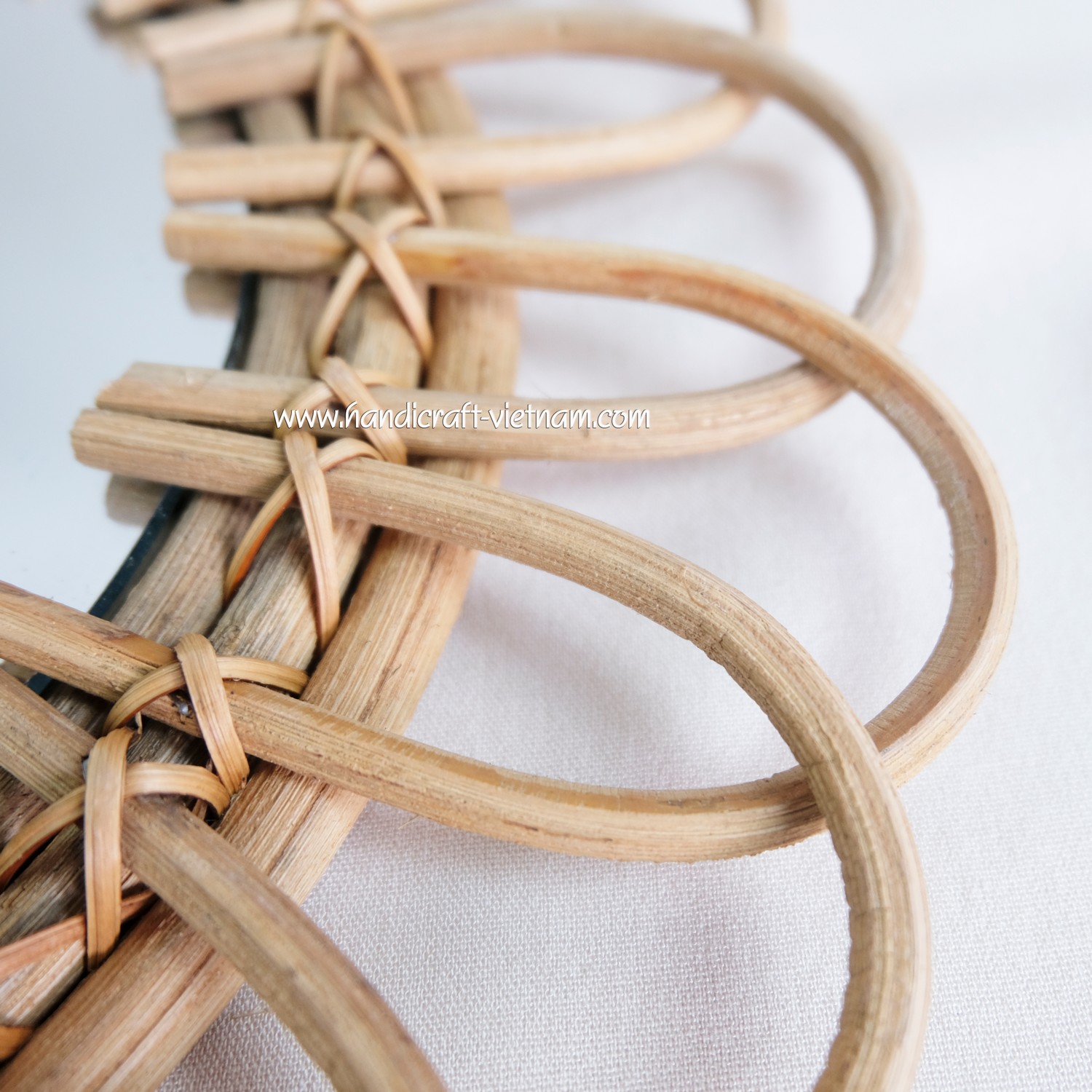 Gương mây trang trí hình hoa xuyến chi