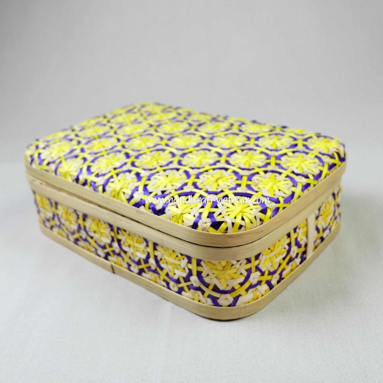 Hộp tre hoa thị chữ nhật