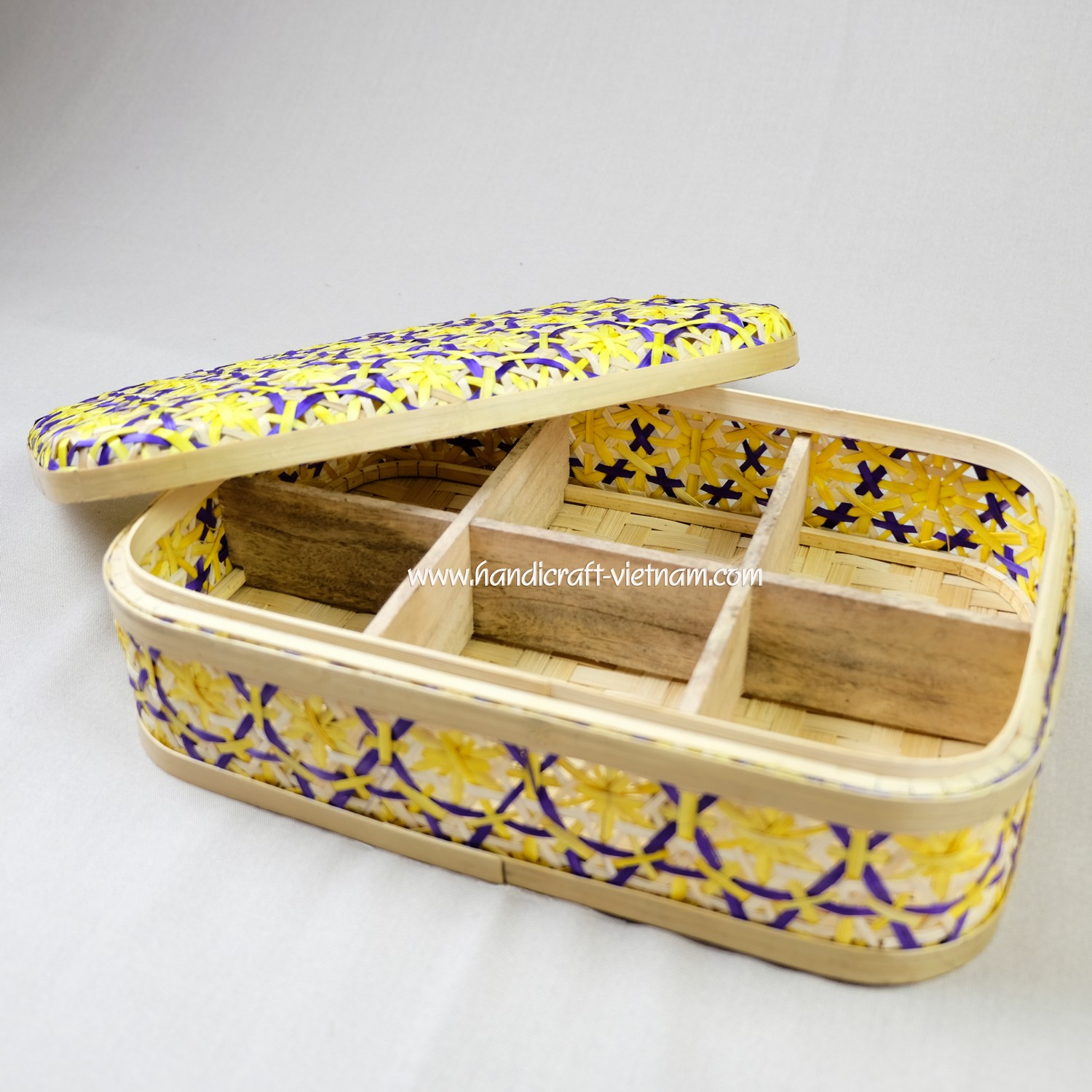 Hộp tre hoa thị chữ nhật
