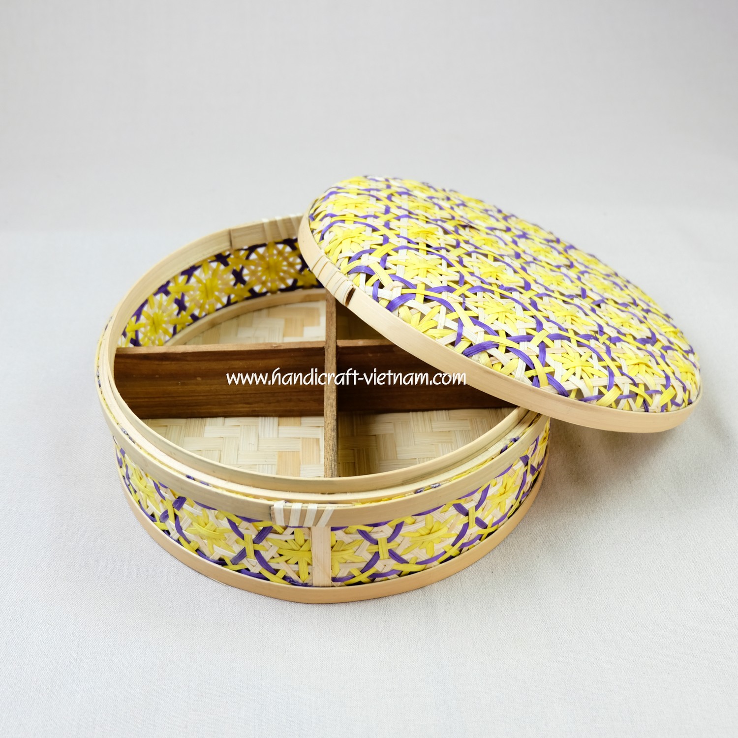 Hộp tre hoa thị tròn