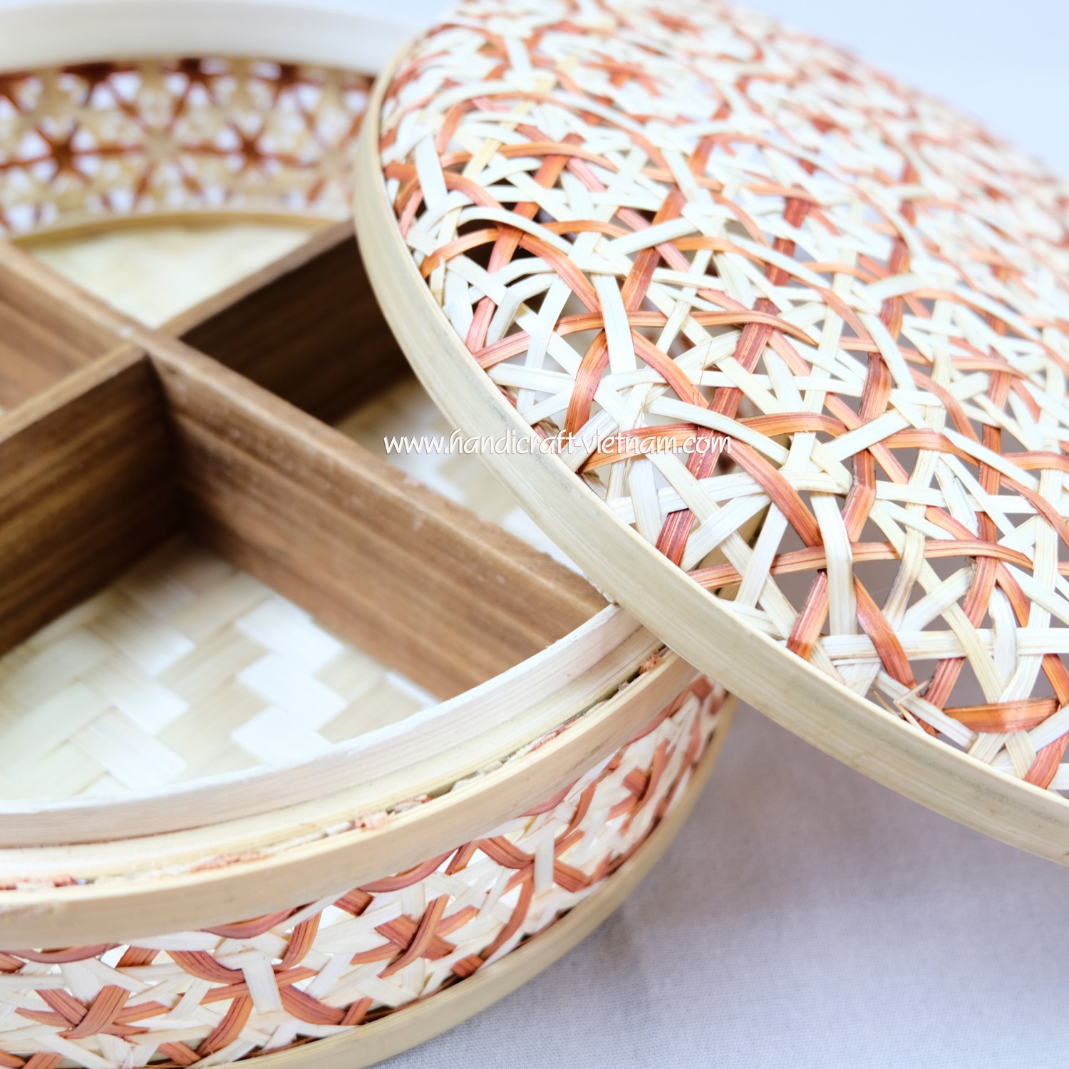 Hộp tre hoa thị tròn