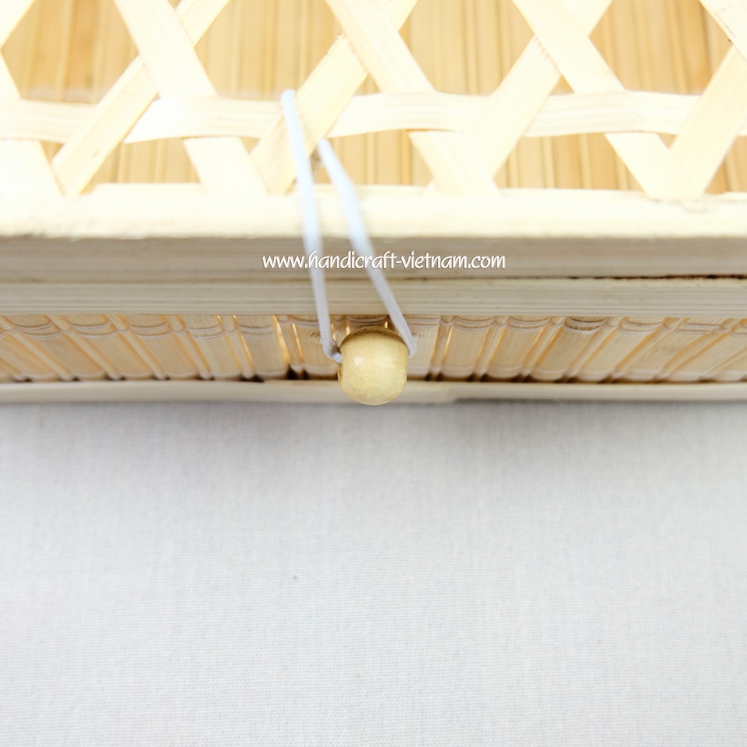 Hộp tre nắp mắt cáo