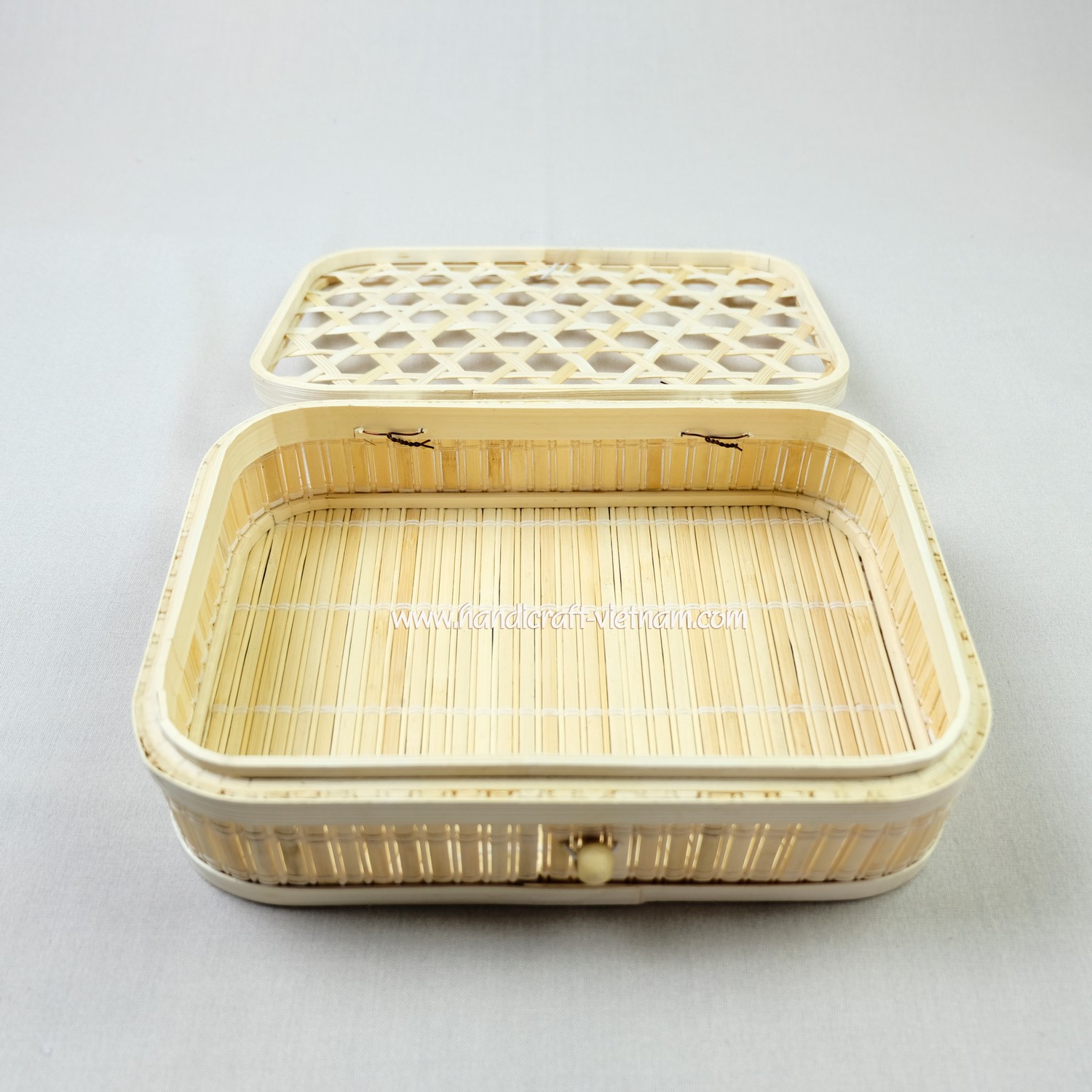 Hộp tre nắp mắt cáo