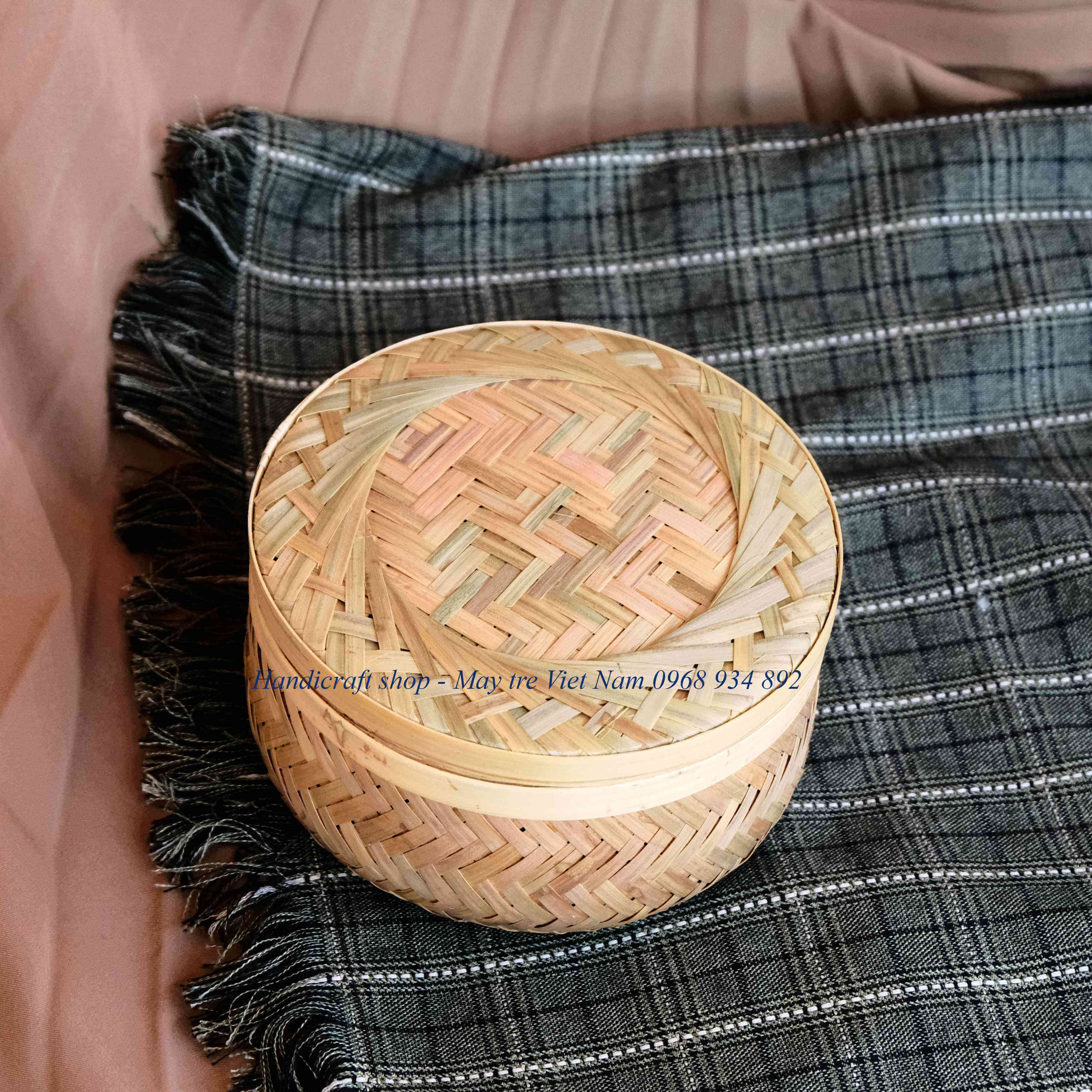 Hộp tre tròn nan cật (Có nắp)