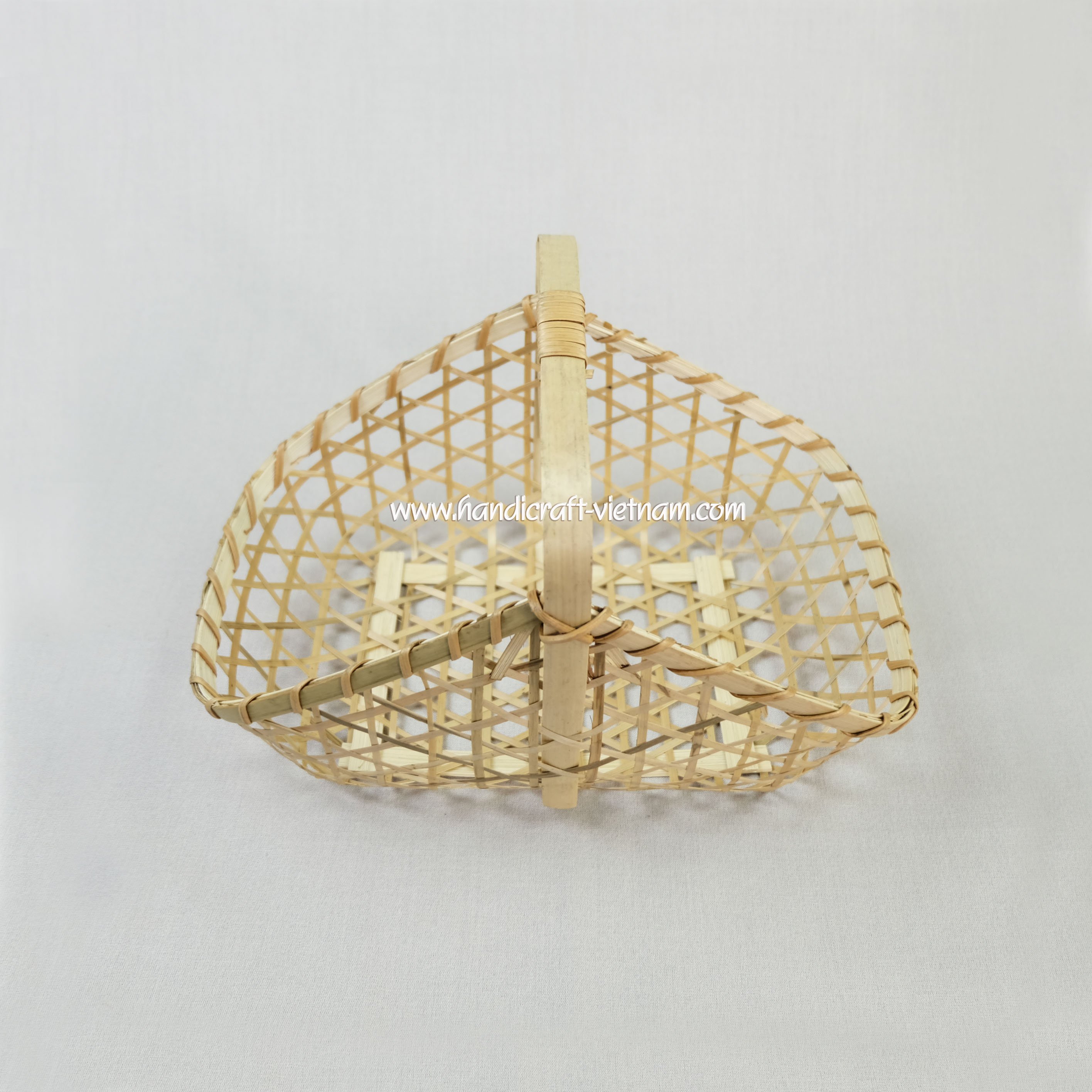 Giỏ tre quai ngang