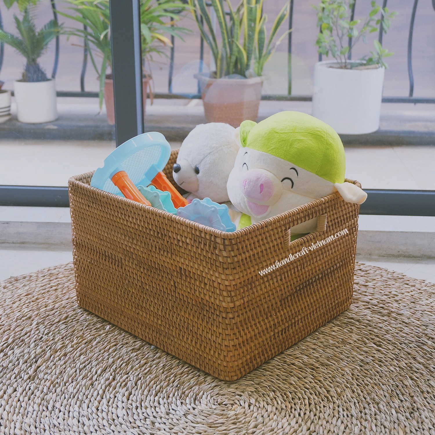 Khay đựng quần áo guột