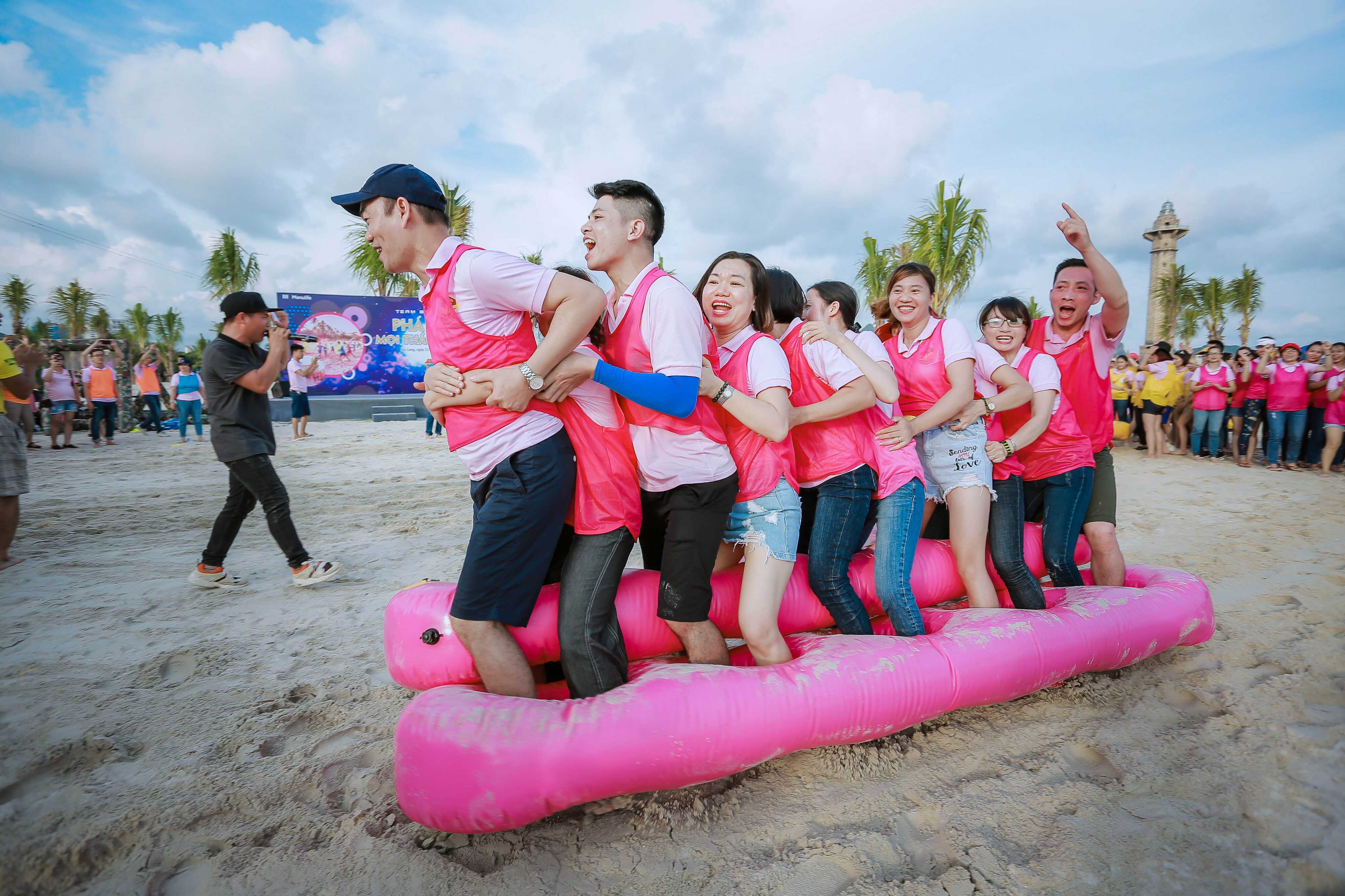 Tổ chức team building bãi biển Tổ chức team building bãi biển
