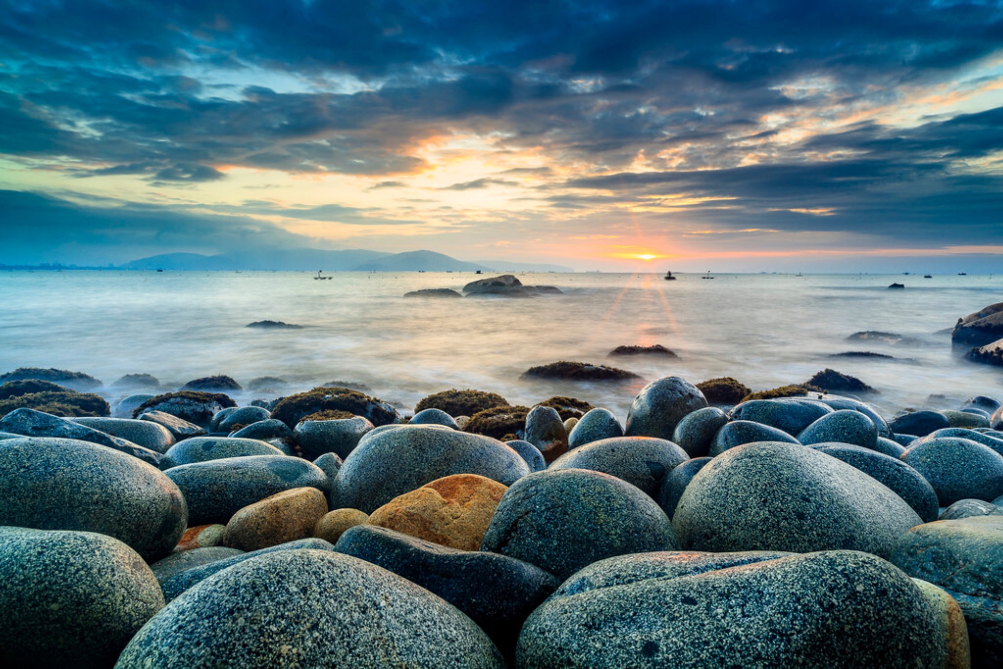 PHÚ YÊN - QUY NHƠN "HÀNH TRÌNH VỀ XỨ NẪU", Bay Vietnam Airline, Khách sạn 4*