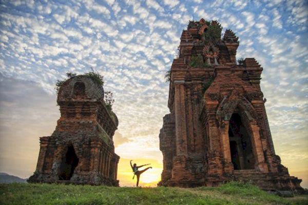 PHÚ YÊN - QUY NHƠN "HÀNH TRÌNH VỀ XỨ NẪU", Bay Vietnam Airline, Khách sạn 4*