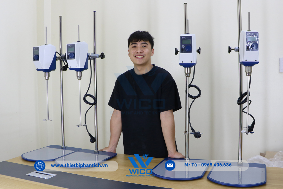 Kỹ thuật Wico kiểm tra máy cân thận trước khi giao hàng cho khách