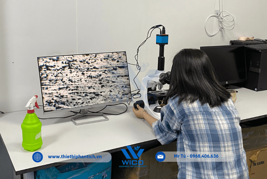 Khách hàng nghiệm thu Kính hiển vi ICC-1014P