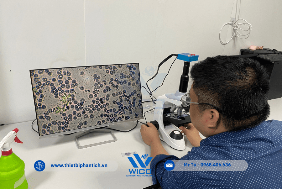 Bác sỹ bệnh viện kiểm tra sản phẩm ngay tại thời điểm bàn giao hàng hóa