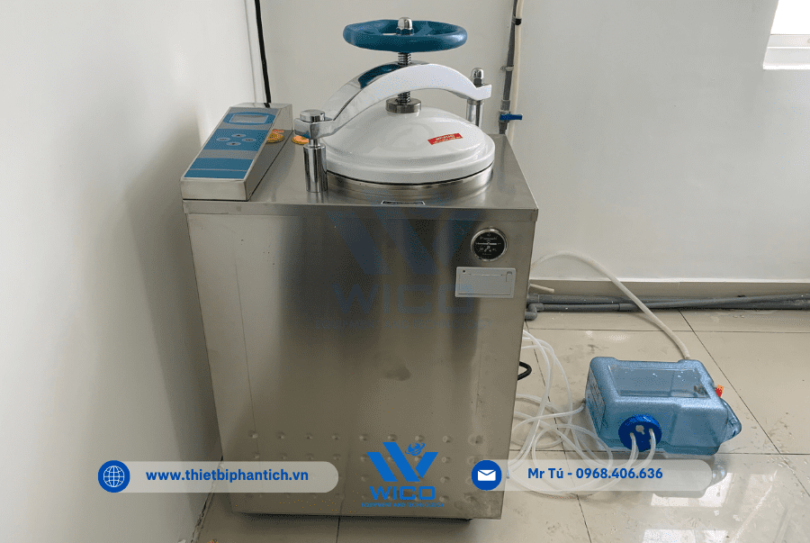 Kỹ thuật Wico tới phòng khám ở Cà Mau để bàn giao và HDSD Nồi hấp LS-50HV