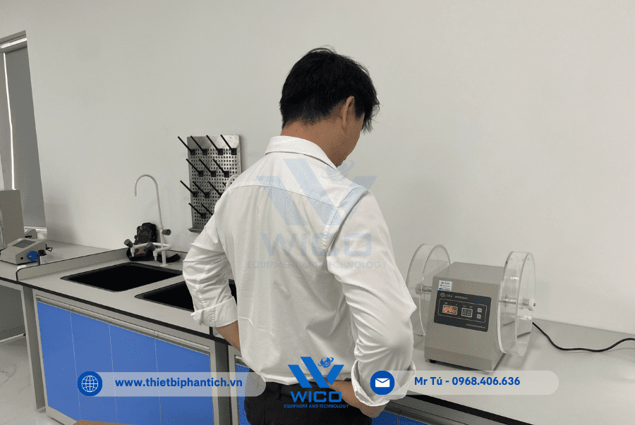 Khách hàng kiểm Máy đo độ mài mòn Trung Quốc CS-2