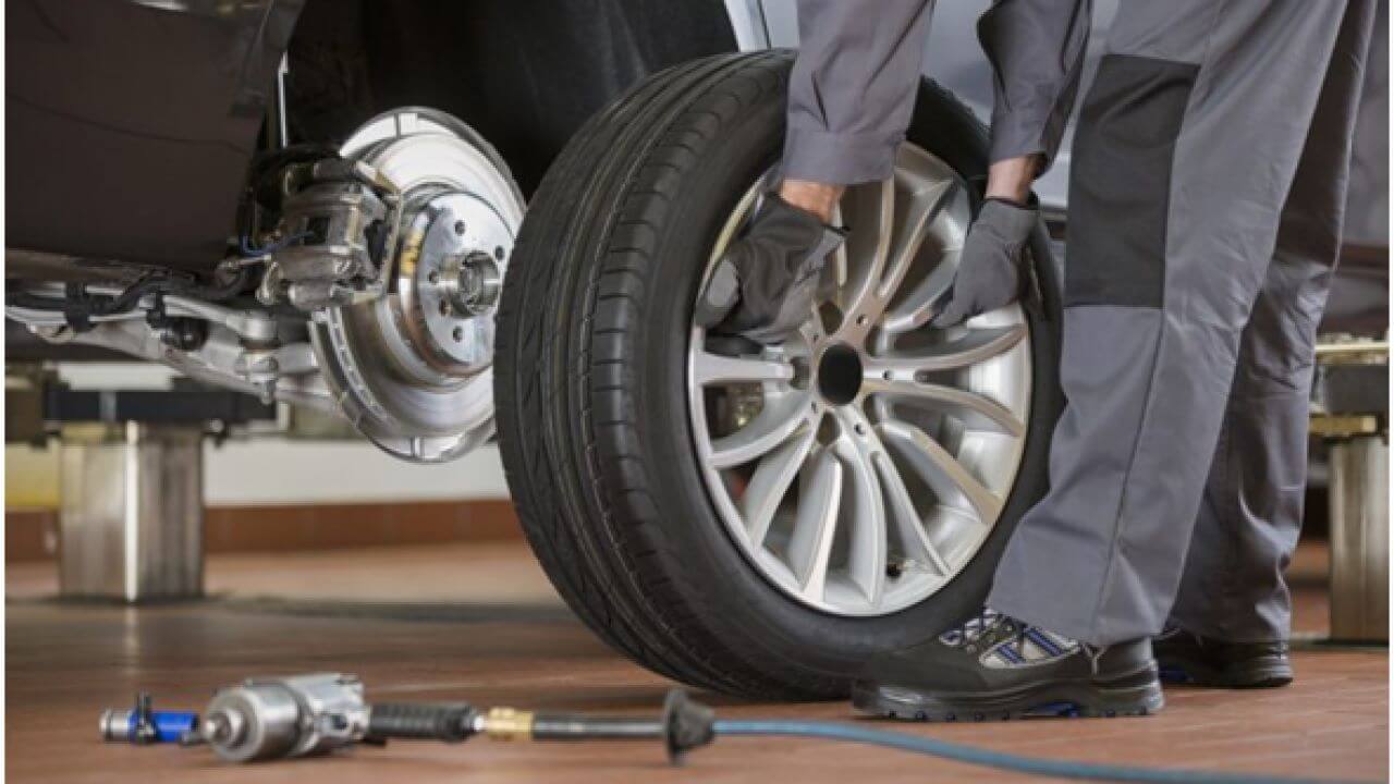 Top 4 cách vá lốp xe ô tô nhanh và hiệu quả nhất hiện nay