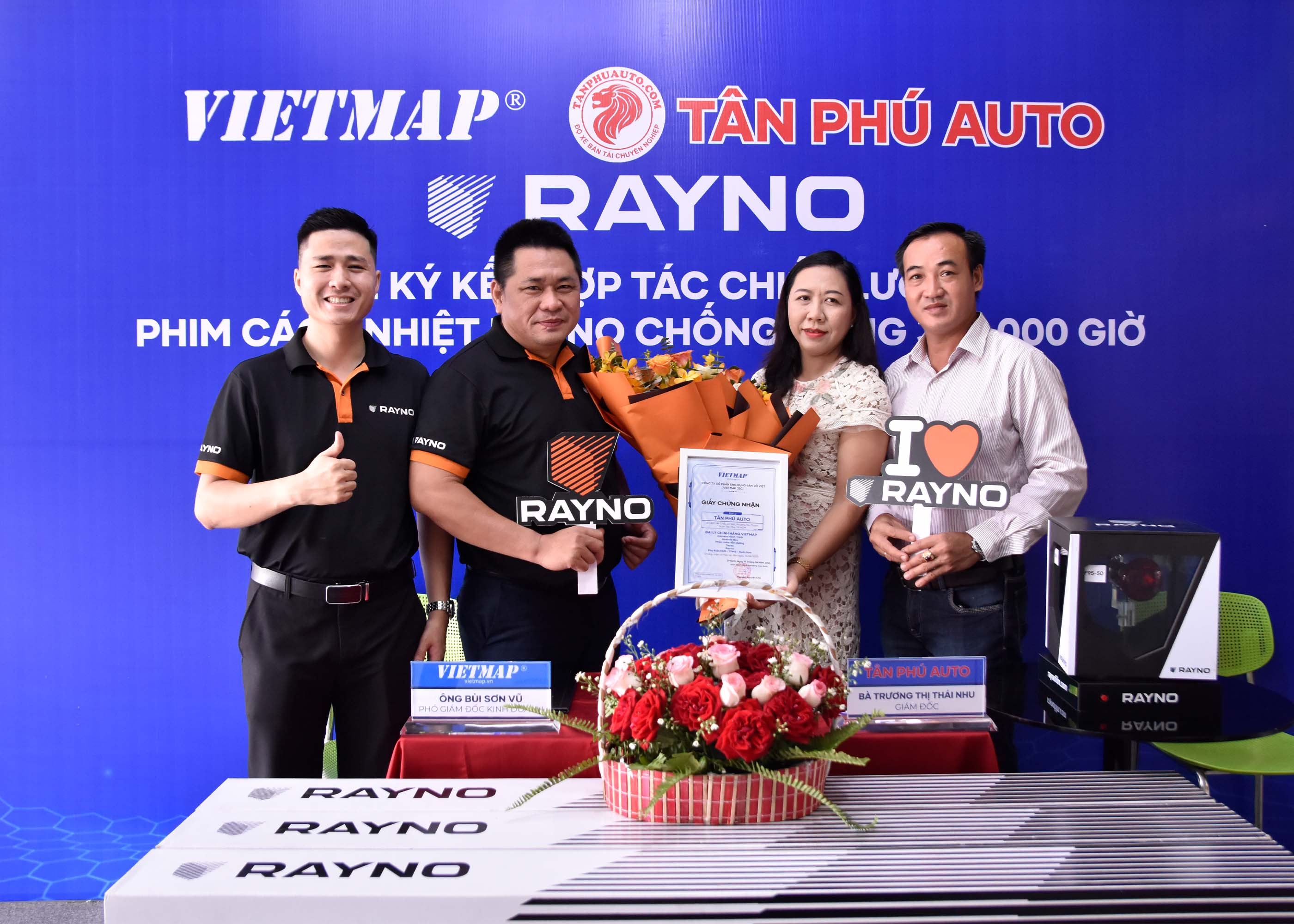 VIETMAP Và Tân Phú Auto Ký Kết Hợp Tác Chiến Lược Phim Cách Nhiệt RAYNO Chống Nóng 300.000 Giờ