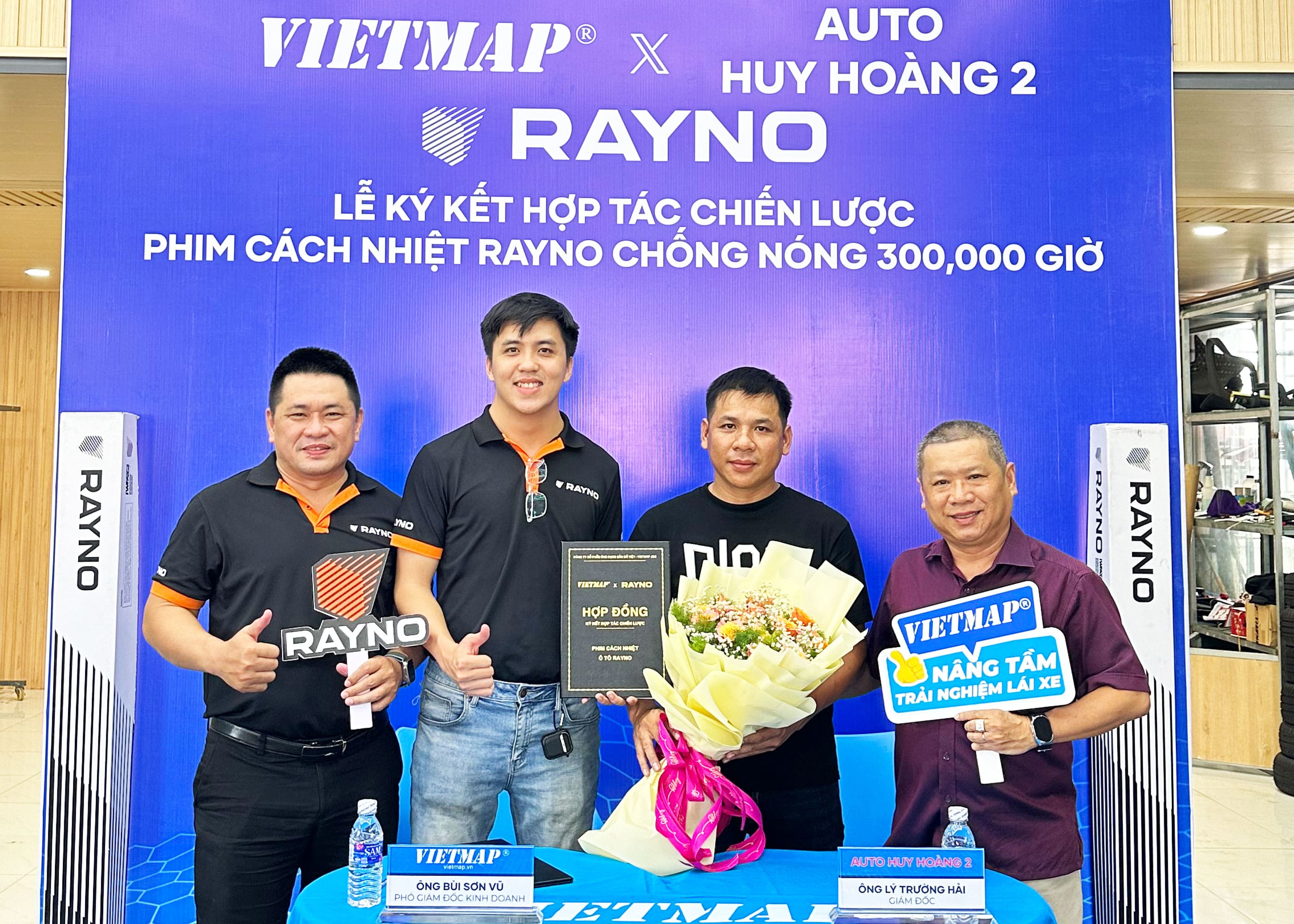 VIETMAP và Auto Huy Hoàng 2 Ký Kết Hợp Tác Phân Phối Chính Hãng Phim Cách Nhiệt RAYNO