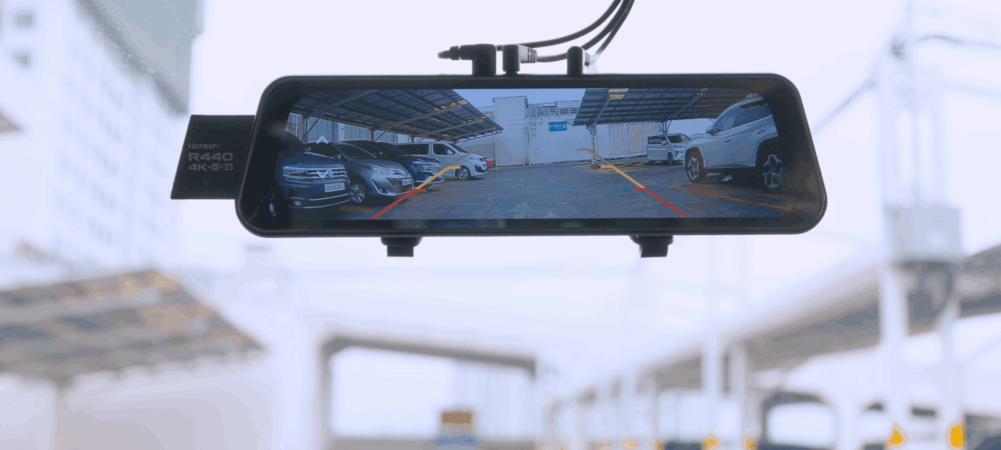 Camera hành trình Vietmap R440 hỗ trợ lùi xe an toàn 