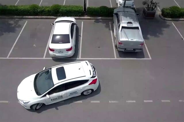 cach danh lai khi lui xe o to