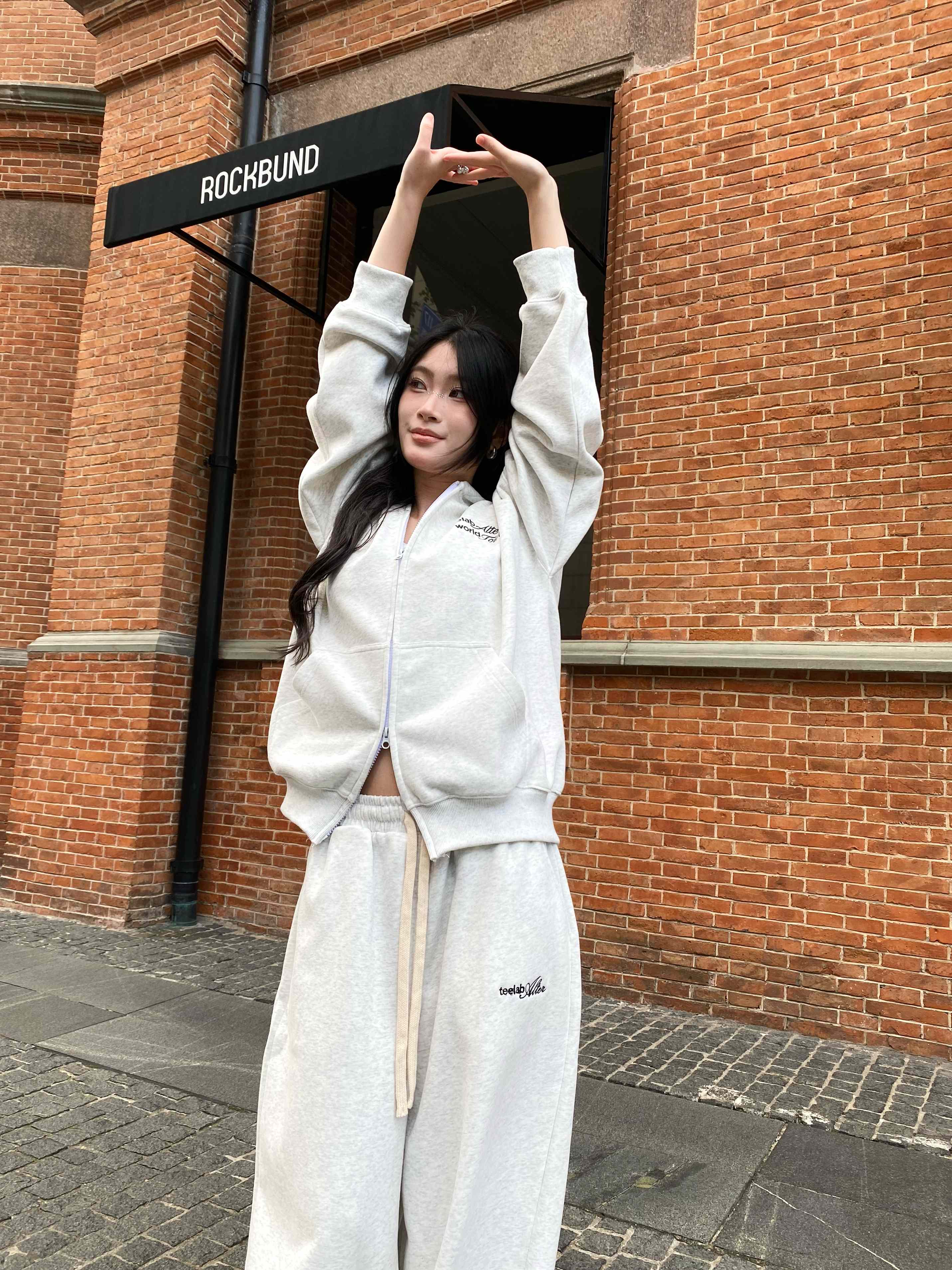 Set Bộ Nỉ Áo Khoác Hoodie Zip Semi-Boxy Teelab Alter World Tour CB125