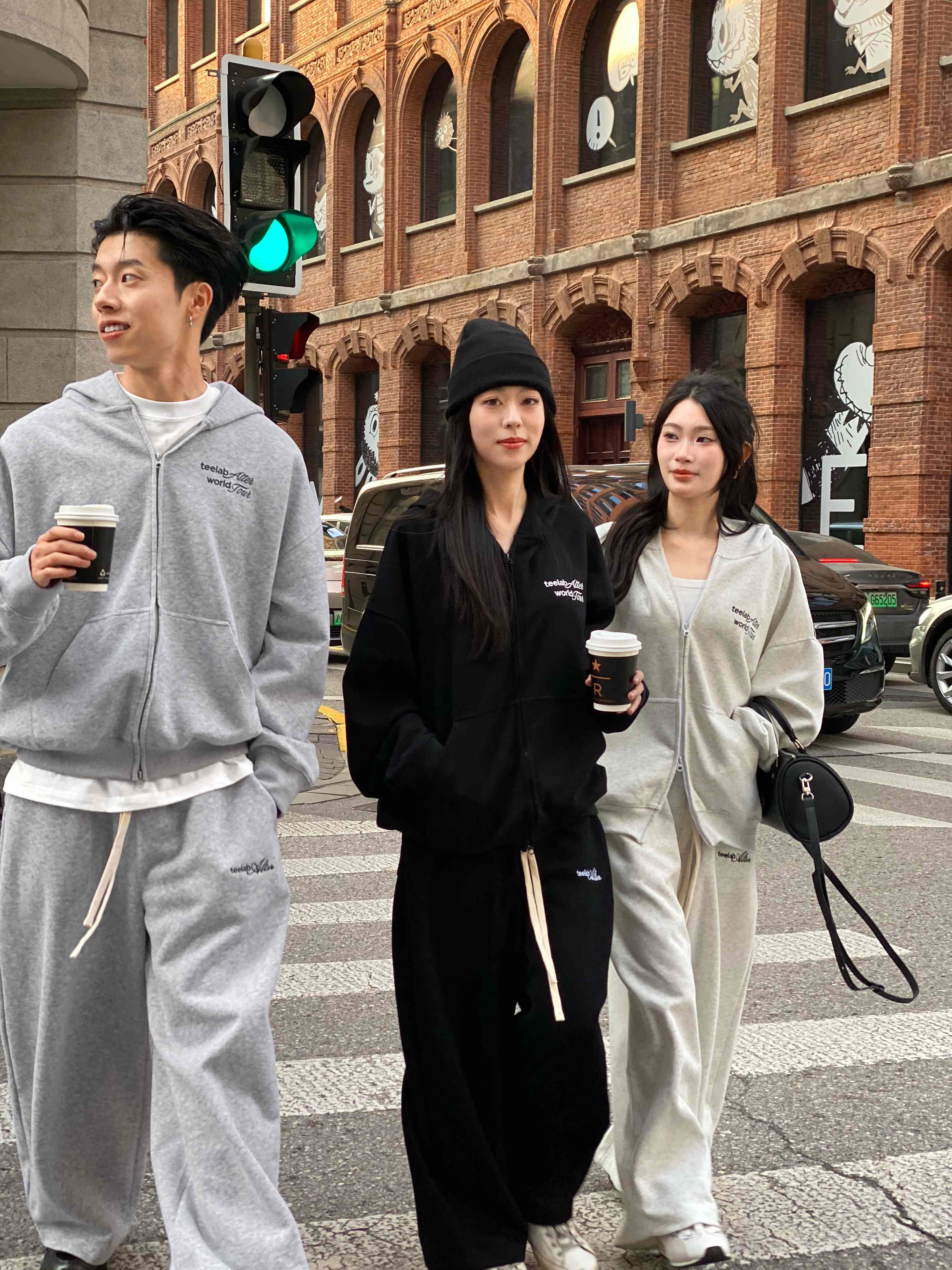 Set Bộ Nỉ Áo Khoác Hoodie Zip Semi-Boxy Teelab Alter World Tour CB125