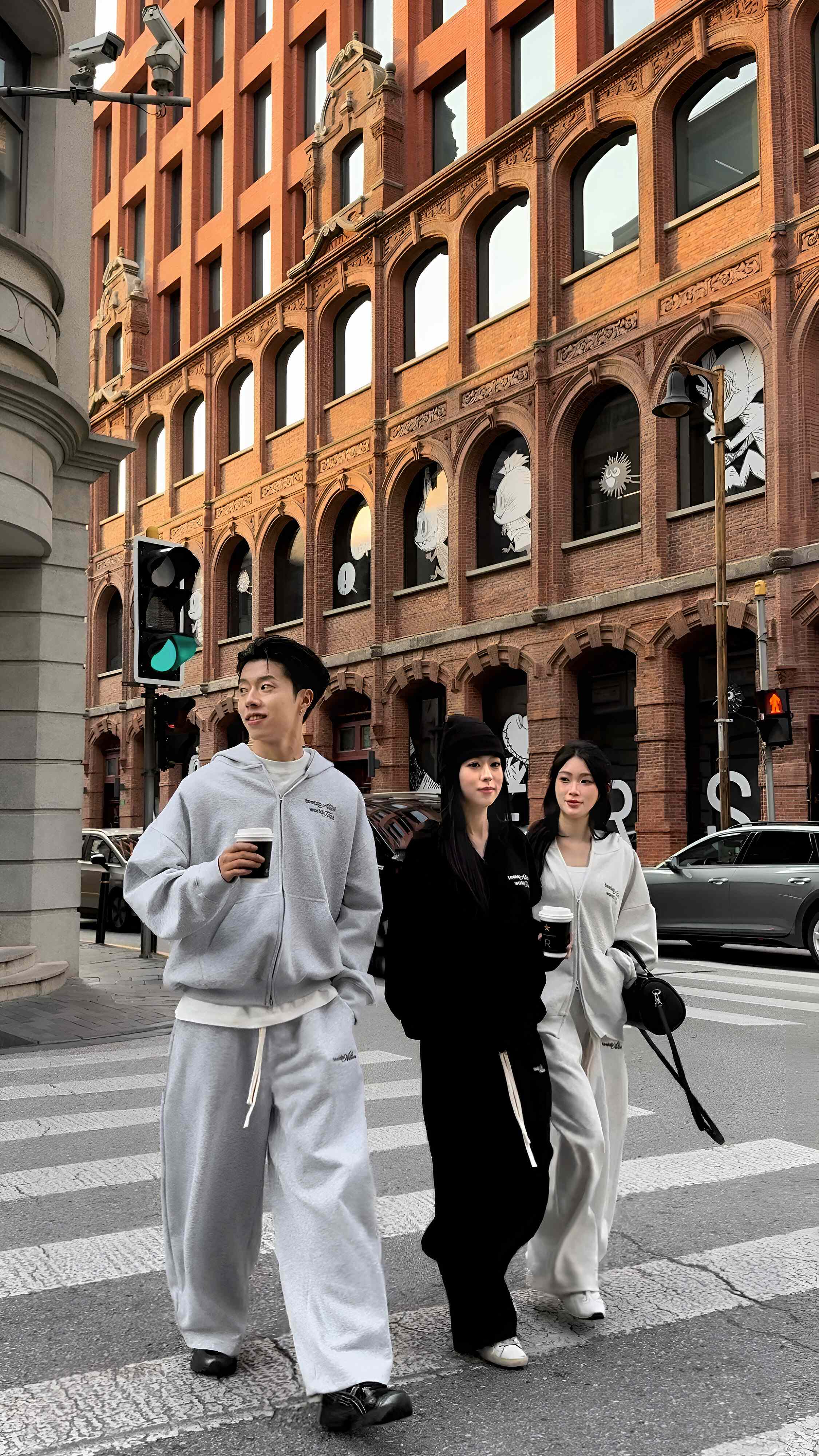 Set Bộ Nỉ Áo Khoác Hoodie Zip Semi-Boxy Teelab Alter World Tour CB125