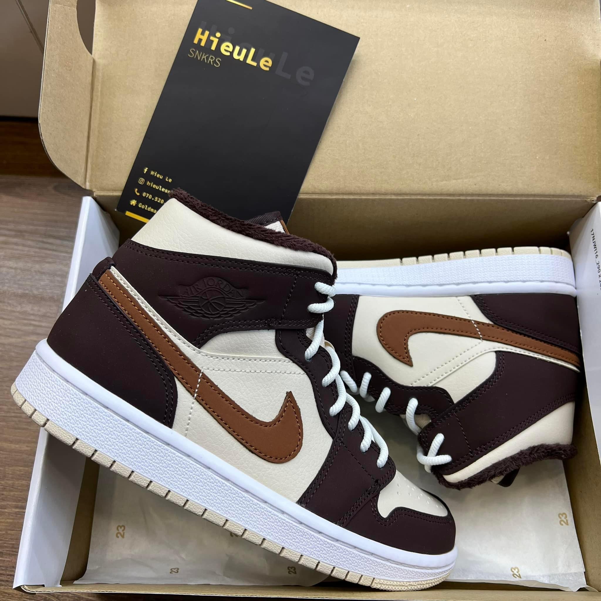 Giày Air Jordan 1 Mid ‘Cream/Dark Chocolate’ DO6699200 HieuLe SNKRS