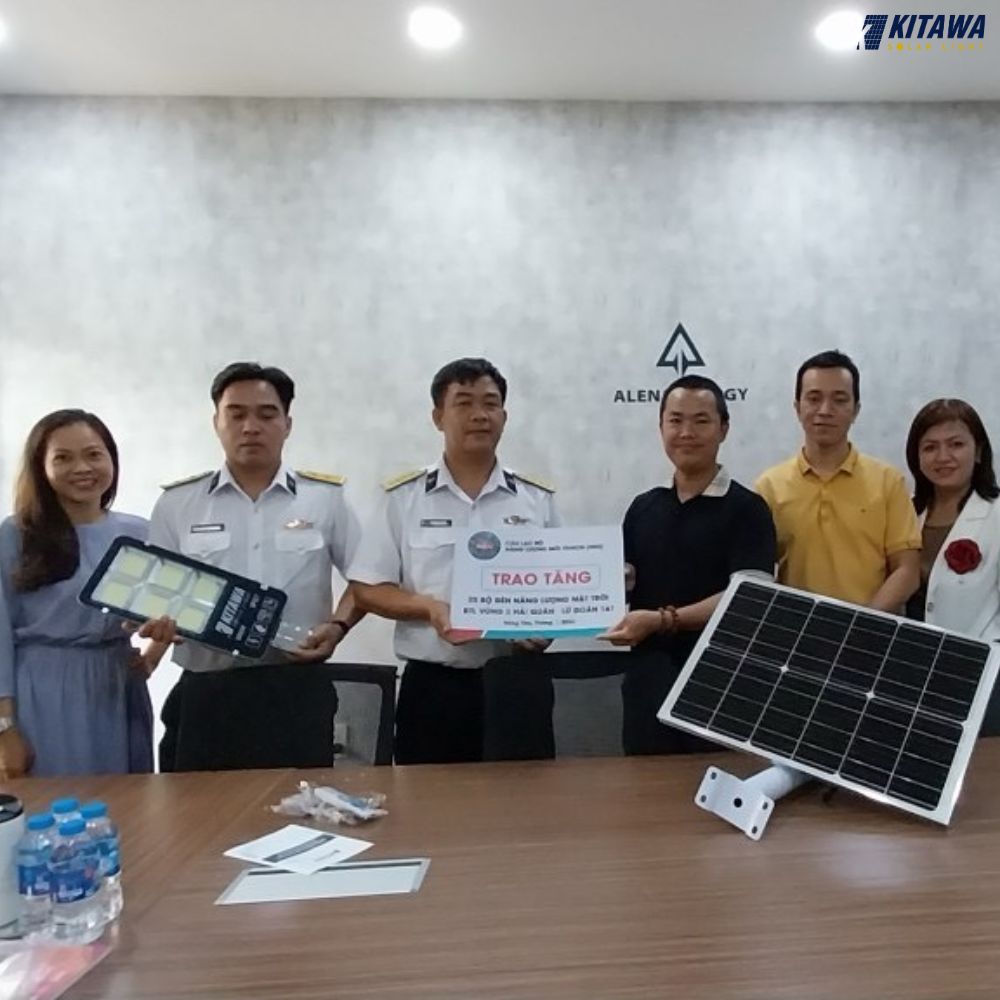 KITAWA đồng hành trao tặng 40 đèn năng lượng mặt trời 300W cho Lữ Đoàn 125
