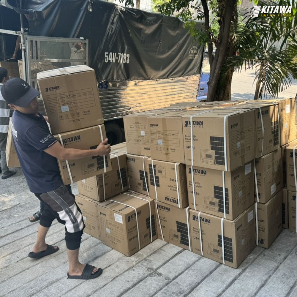 Bàn giao 300 đèn năng lượng mặt trời cho nhà xưởng tại Tiền Giang