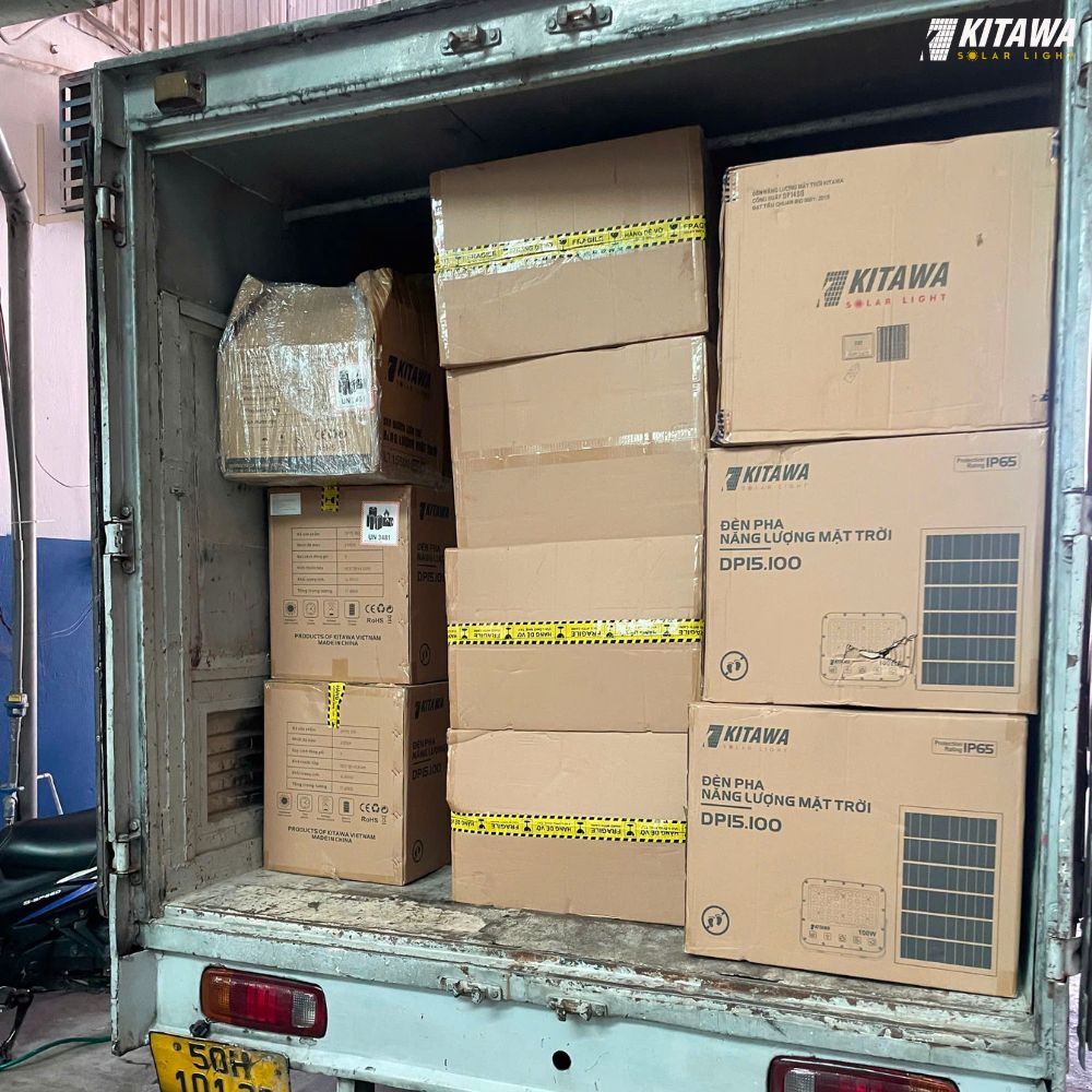 Giao 100 đèn năng lượng mặt trời cho xưởng may tại Đà Nẵng