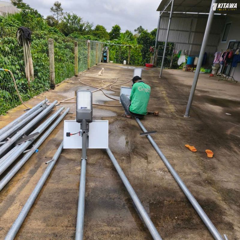 lắp đặt đèn năng lượng mặt trời cho tuyến đường xóm tại Lâm Đồng