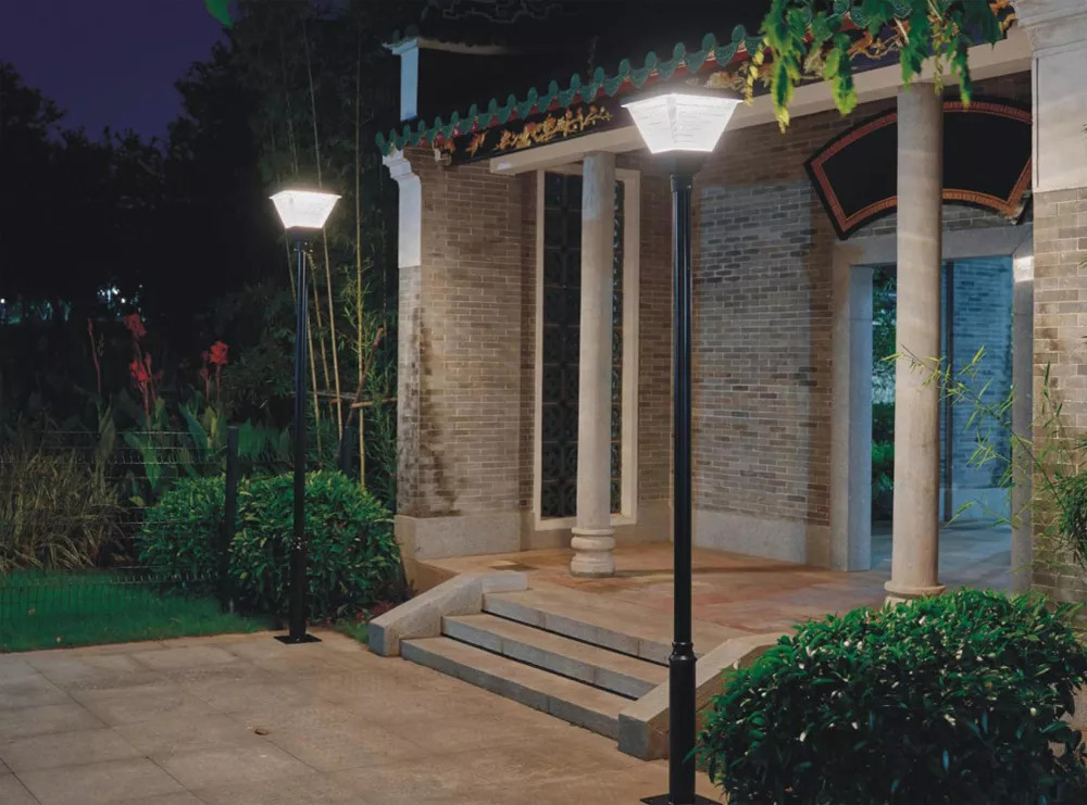 Đèn sân vườn năng lượng mặt trời
