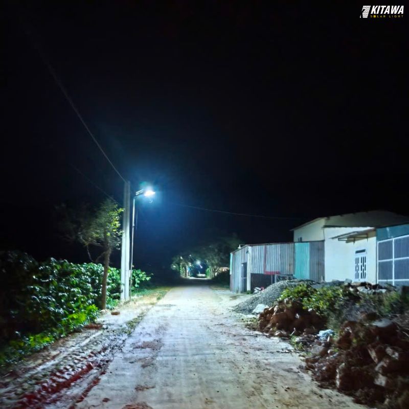 lắp đặt đèn năng lượng mặt trời cho tuyến đường xóm tại Lâm Đồng