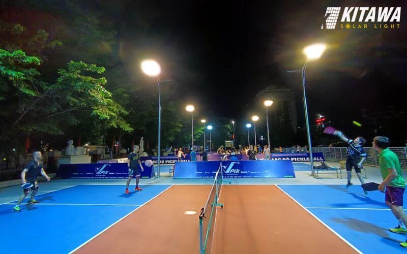 Đèn sân Pickleball giúp đảm bảo an toàn cho người chơi 