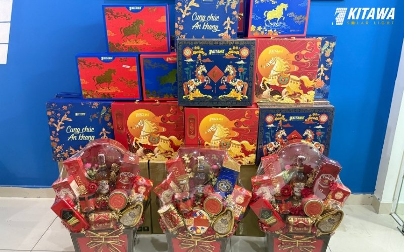 Các phần quà còn gửi gắm thông điệp động viên tinh thần 