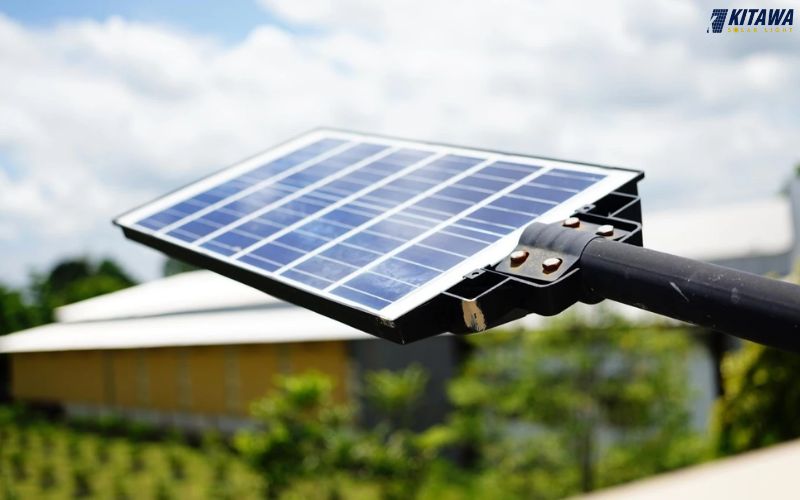 cách nhận biết đèn năng lượng mặt trời đang sạc