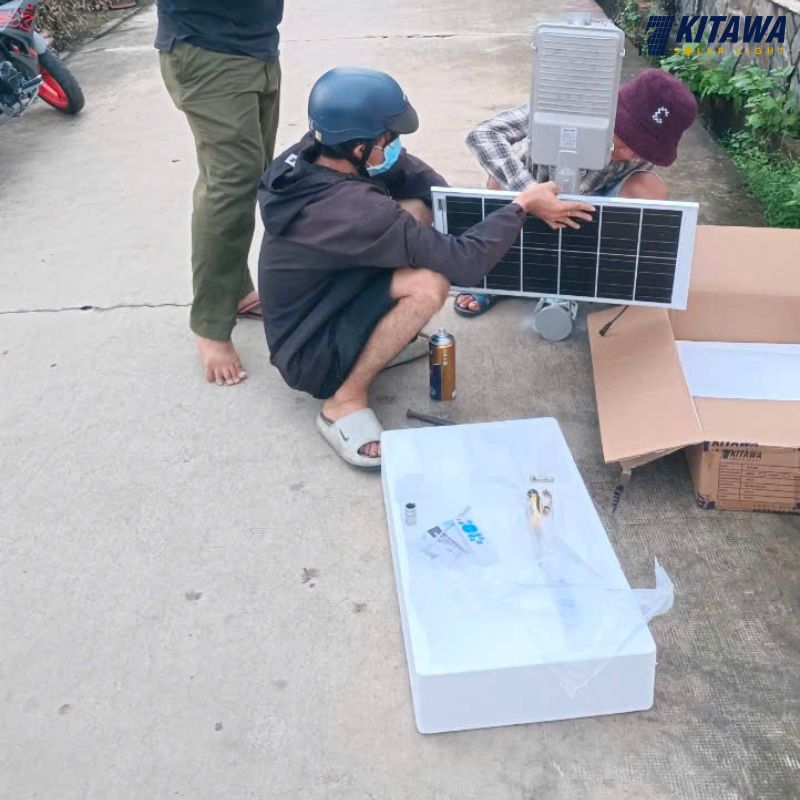 lắp đặt đèn năng lượng mặt trời cho ngõ xóm