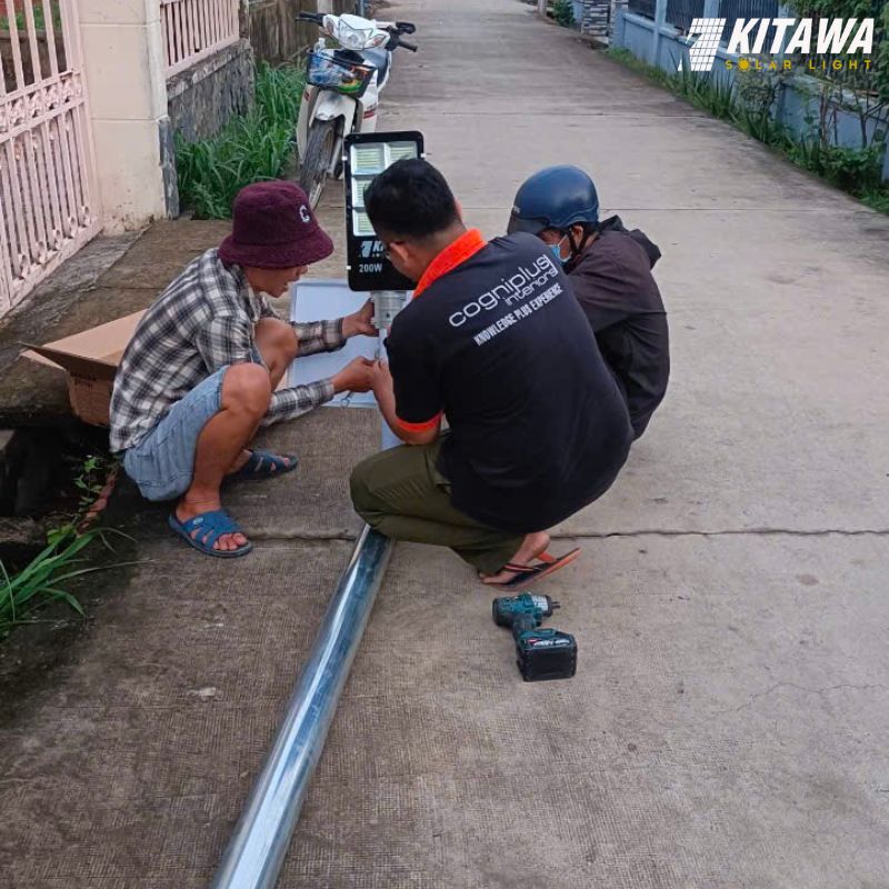 lắp đặt đèn năng lượng mặt trời cho ngõ xóm