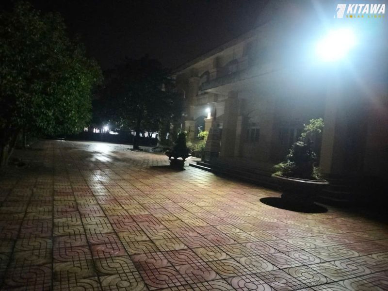 lắp đặt đèn năng lượng mặt trời cho trường học