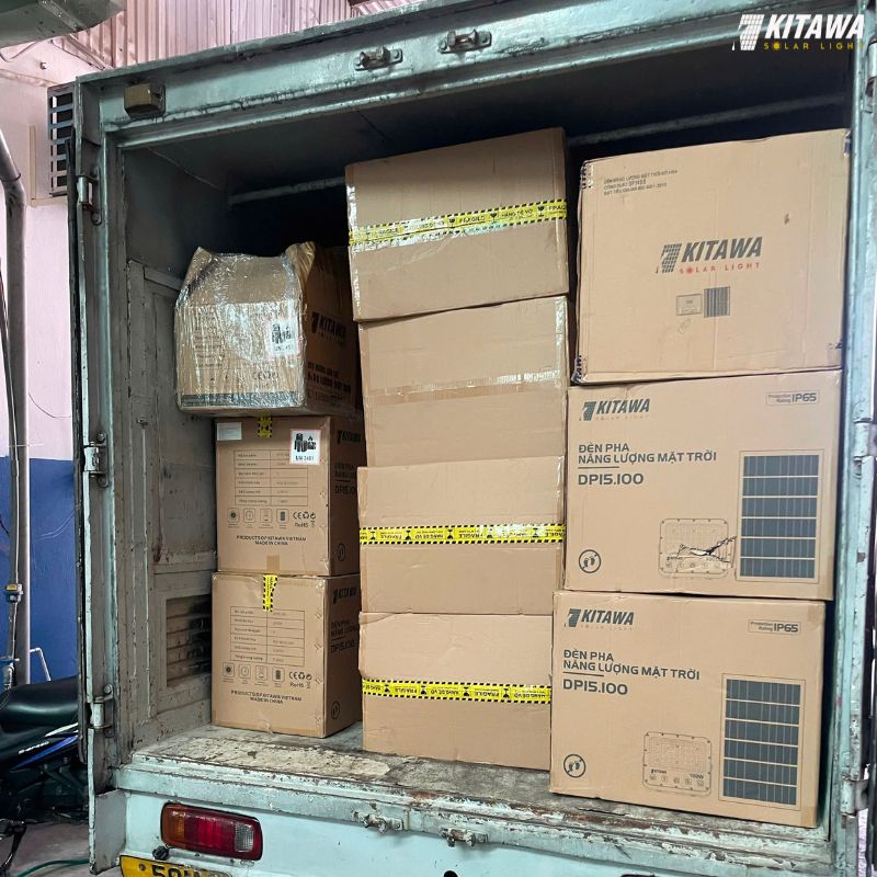 giao đèn năng lượng mặt trời cho xưởng may
