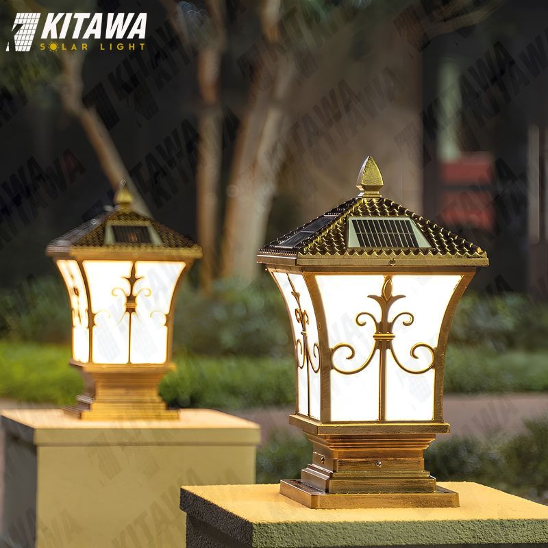 Đèn trụ năng lượng mặt trời KITAWA lắp đặt trên bệ đá sân vườn